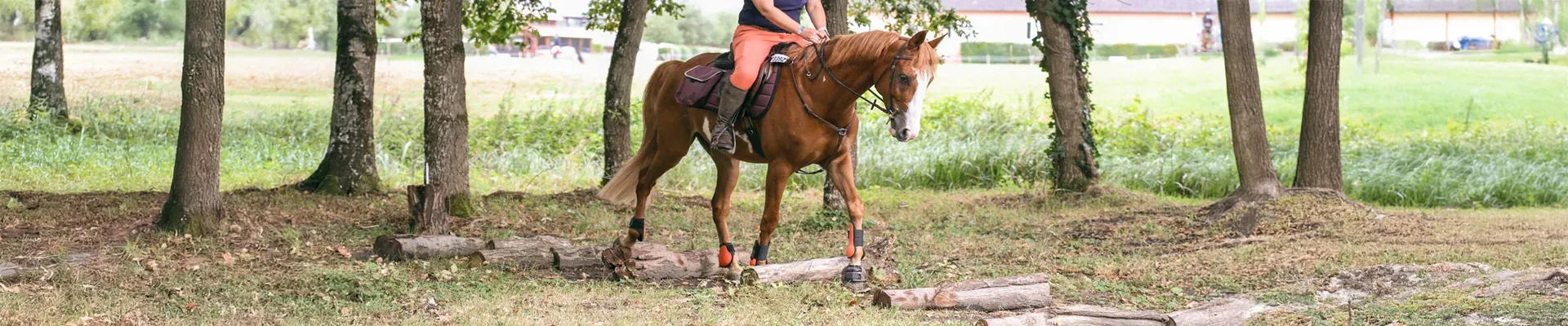 Cavalière en concours Mountain Trail