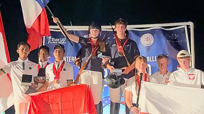 chloe-cimons-conserve-son-titre-de-championne-du-monde-junior